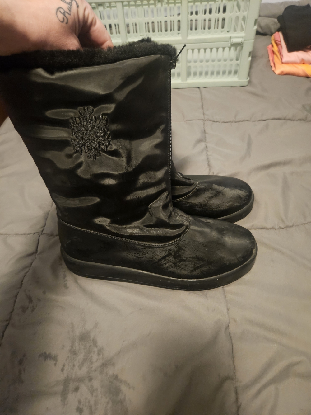 Black Mid-Calf Winter Boots with Faux Fur Trim